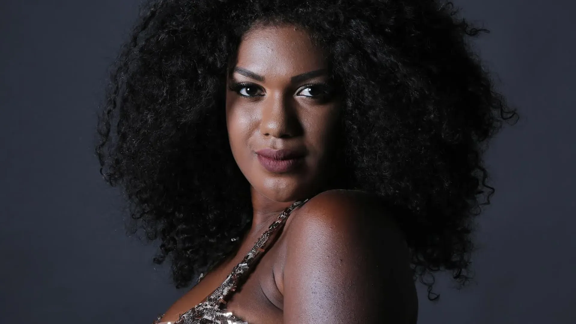 Mylena Jardim, cantora de pop, é conhecida por reinterpretar músicas com novas roupagens. | Foto: Redes Sociais