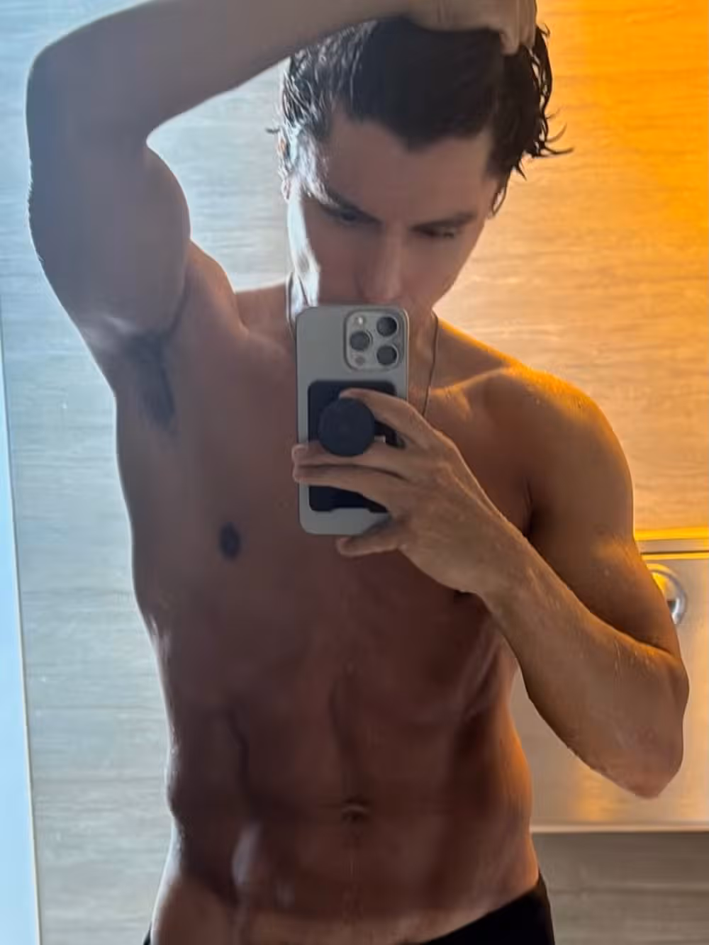 Conhecido artisticamente como Mike, o cantor de 36 anos vive atualmente nos Estados Unidos. | Foto: Redes Sociais