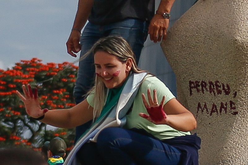 D&eacute;bora foi condenada a 14 anos de pris&atilde;o pela participa&ccedil;&atilde;o nos atos de 8 de janeiro de 2023, em Bras&iacute;lia. | Foto: Redes Sociais