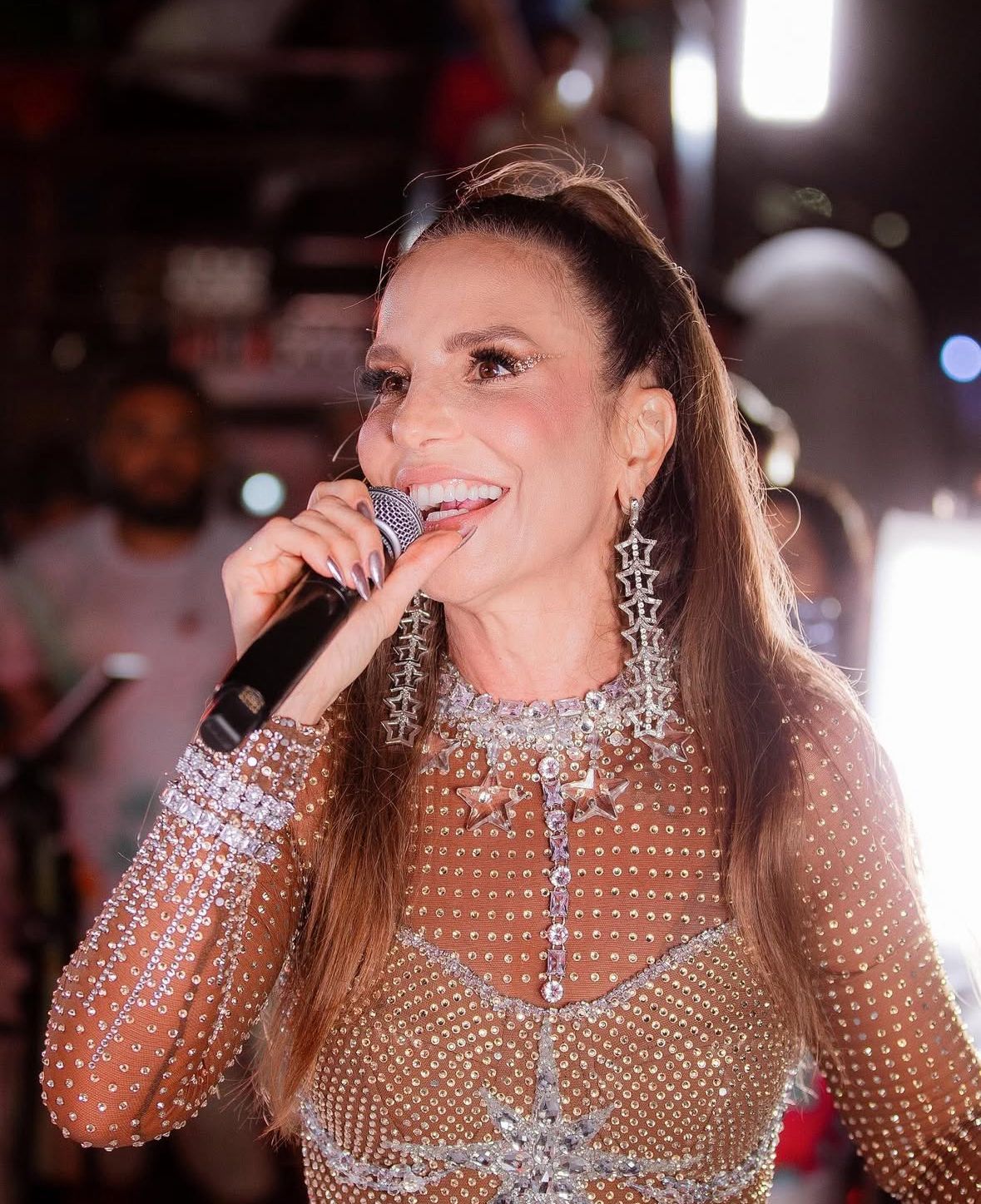 Devido a problemas técnicos, o trio de Ivete Sangalo, que deveria sair às 16h45, começou a andar no Farol da Barra por volta das 20h. | Foto: Redes Sociais