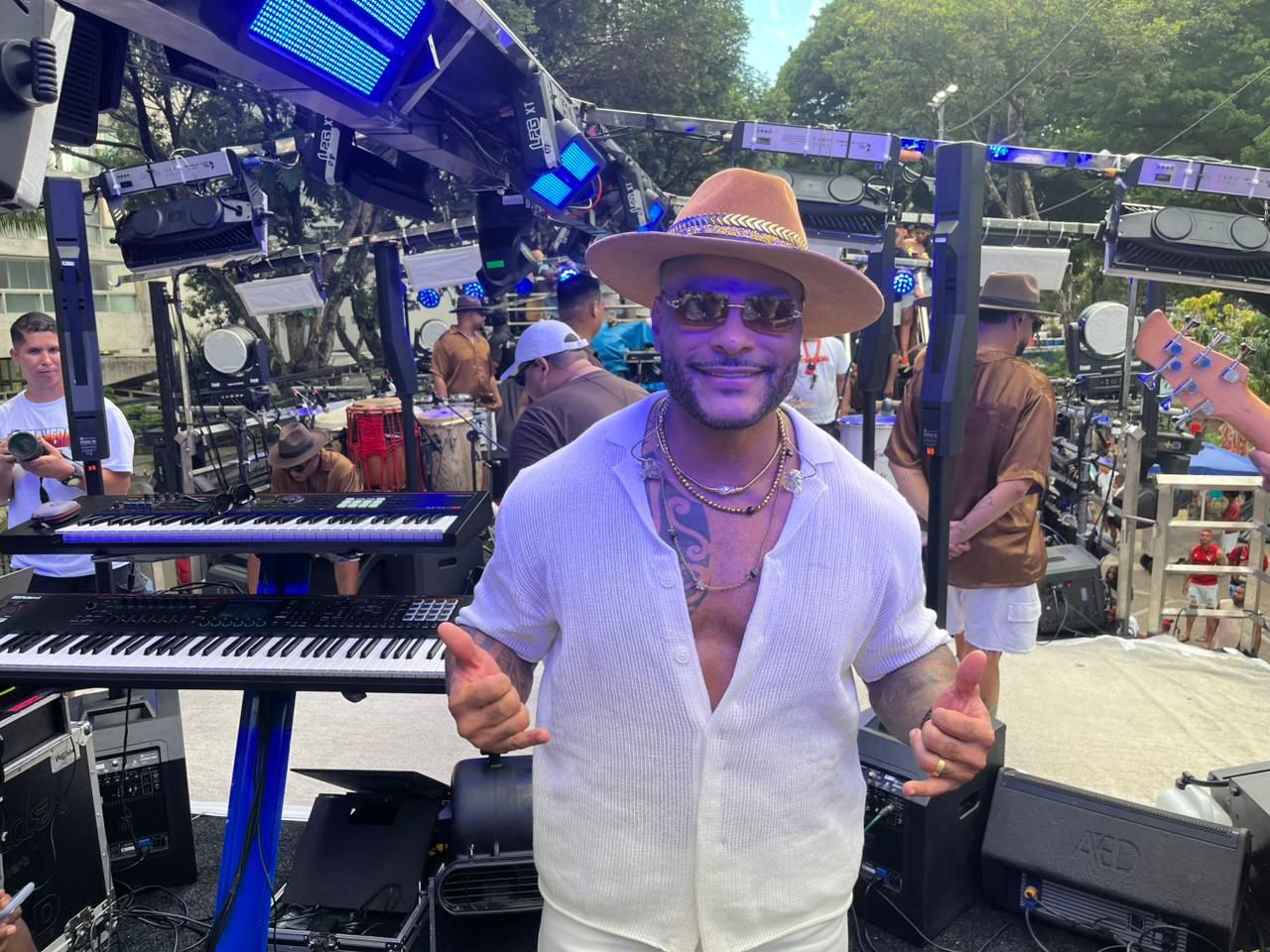 Tony Salles finalmente explicou o que é roleira, termo que aparece no refrão do hit Panamera. | Foto: Matheus Caldas/Aratu On