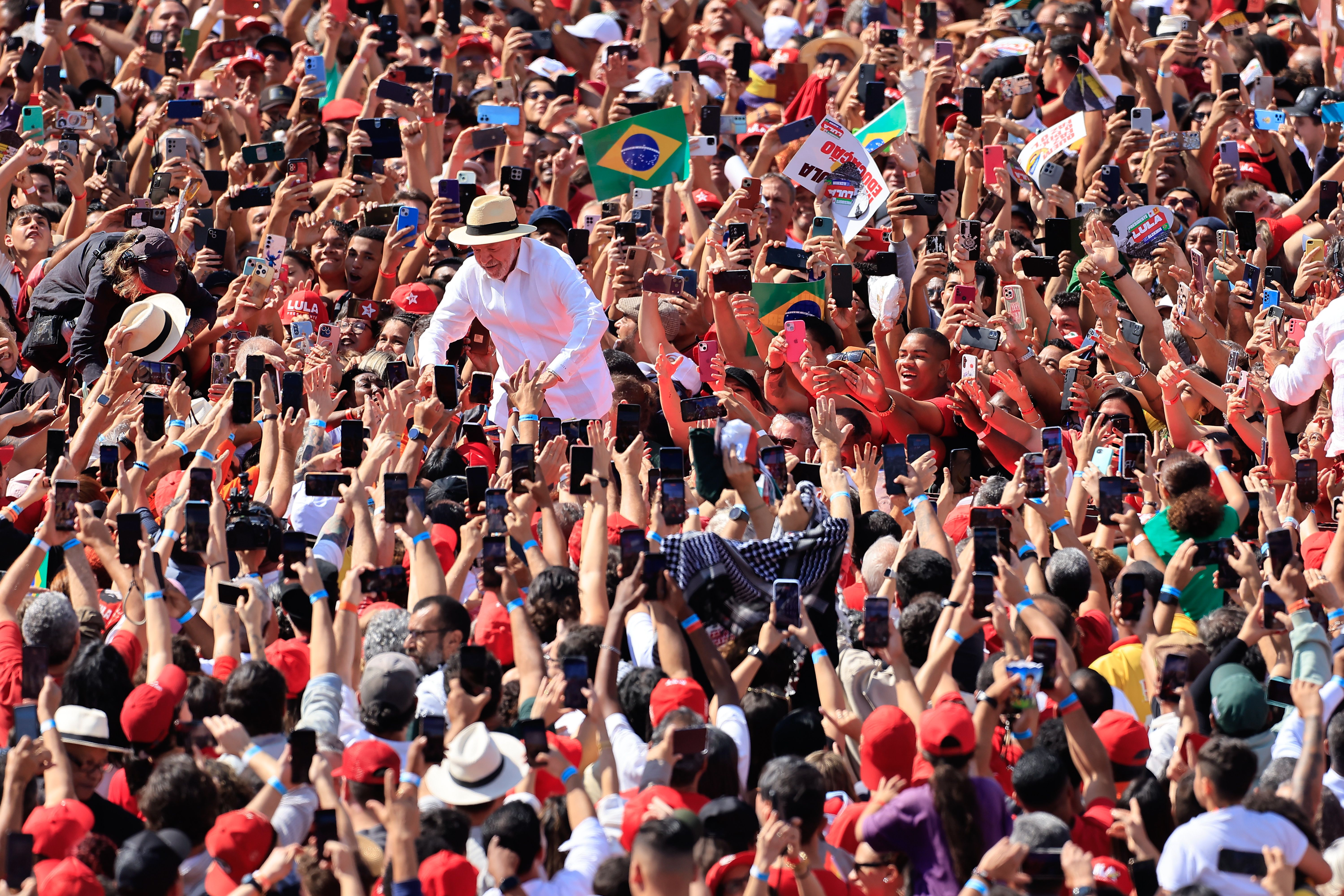 Na disputa presidencial, Lula liderava em n&uacute;mero de seguidores na maior parte das redes analisadas. | Foto: Paulo Pinto/Agencia Brasil