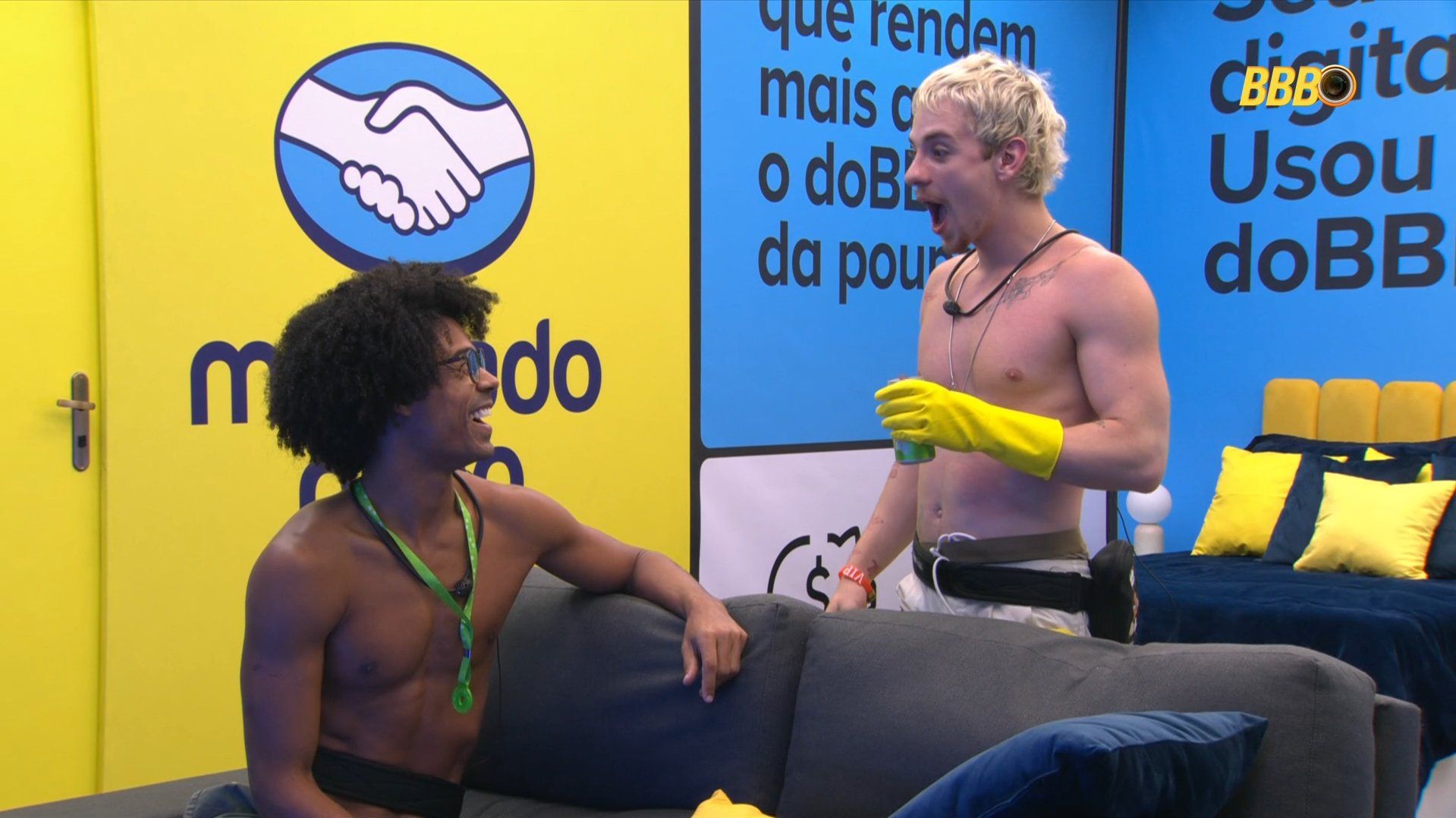 Breno e Juliano viram a cena em que Jordana pula pelada na piscina. | Foto: Gshow