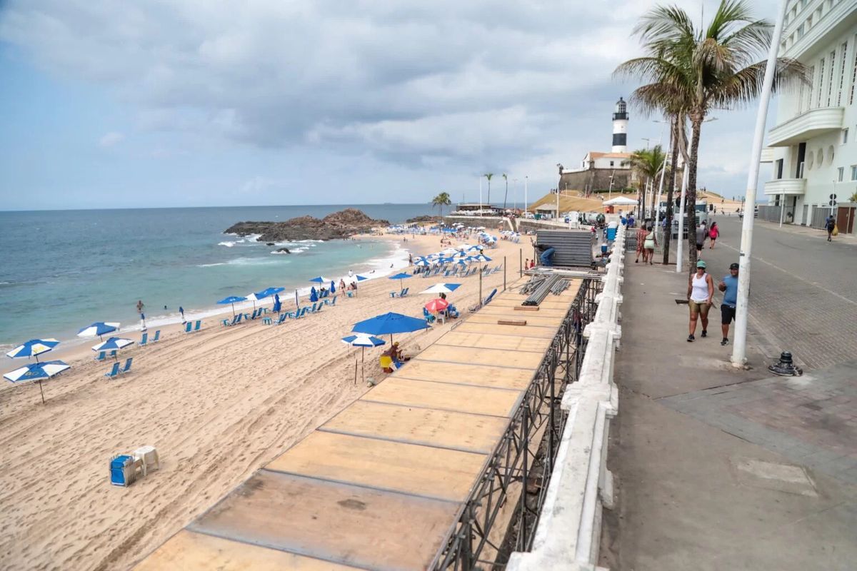 Passarela para ambulantes do Carnaval de Salvador fica entre o Morro do Cristo e o Farol da Barra. Foto: Bruno Concha / Secom PMS
