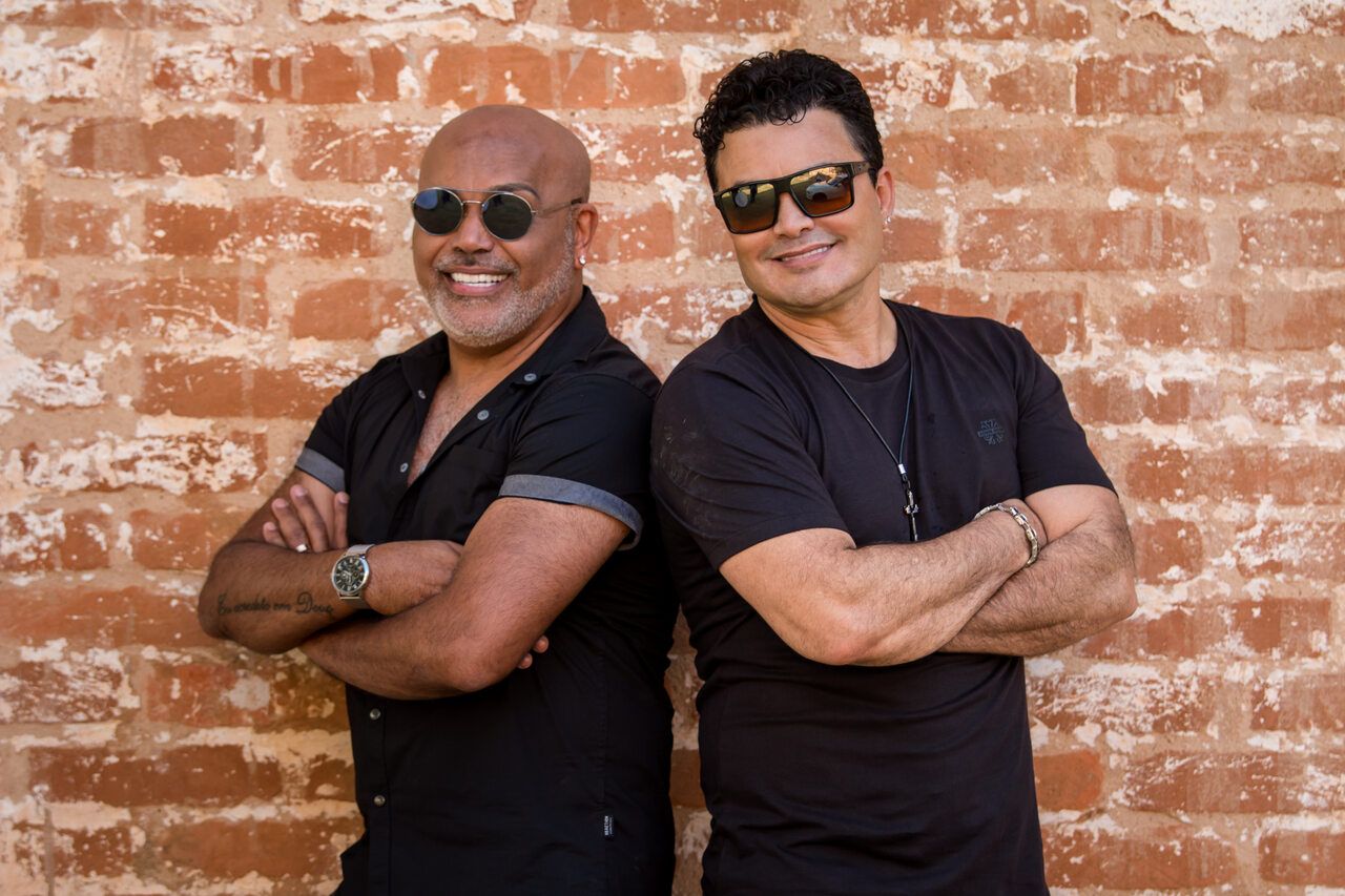 O cantor Renner, da dupla Rick & Renner, pediu ora&ccedil;&otilde;es pela localiza&ccedil;&atilde;o do parceiro ap&oacute;s o desaparecimento do helic&oacute;ptero em que Rick viajava. | Foto: Divulga&ccedil;&atilde;o