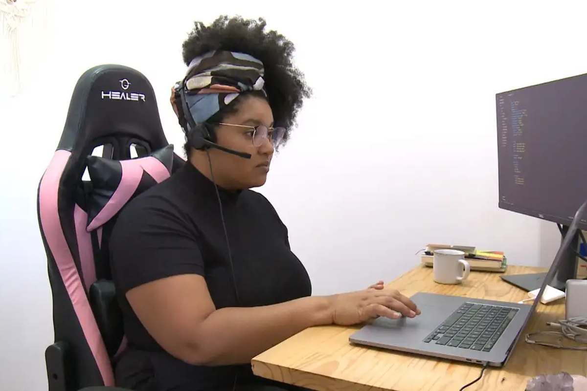 Mercado de trabalho em 2026 exige habilidades humanas e habilidades com tecnologia. Foto: Divulgação do Caminhos da Reportagem / TV Brasil