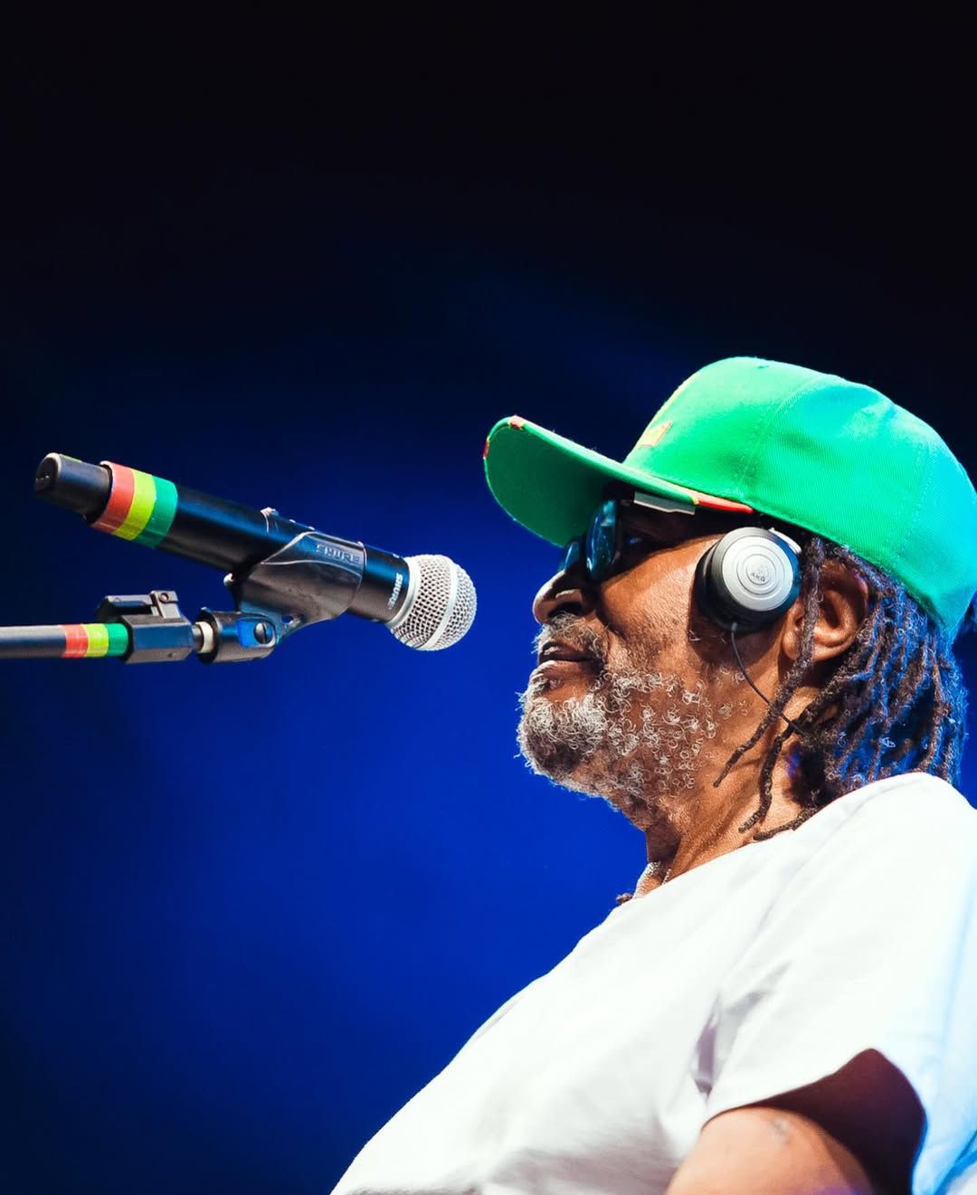 O cantor Edson Gomes causou polêmica após criticar o Bolsa Família durante um show na Bahia. | Foto: Diego Oliveira/Divulgação