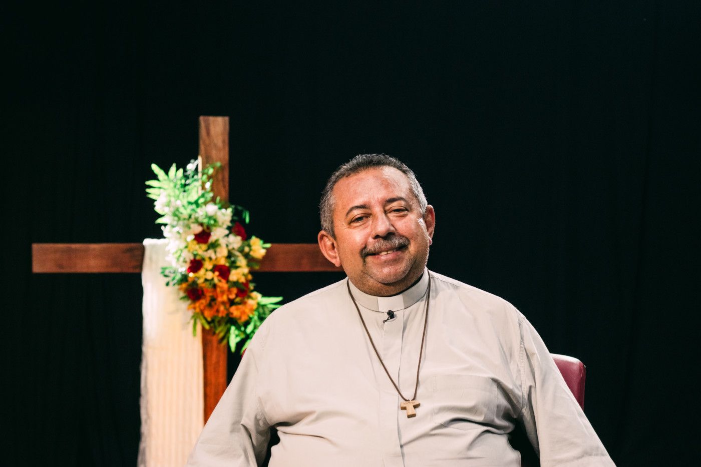 O padre Antonio Furtado, natural de Bonito de Santa Fé, na Paraíba, tem se destacado nas redes sociais pela forma descontraída com que conduz seus sermões. | Foto: Comunidade Católica Shalom