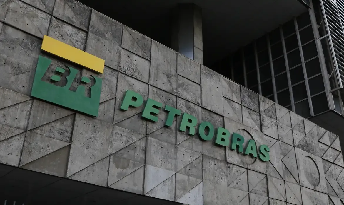 Os trabalhadores do Sistema Petrobras aprovaram uma greve nacional a partir da zero hora da próxima segunda-feira (15). | Foto: Agência Brasil