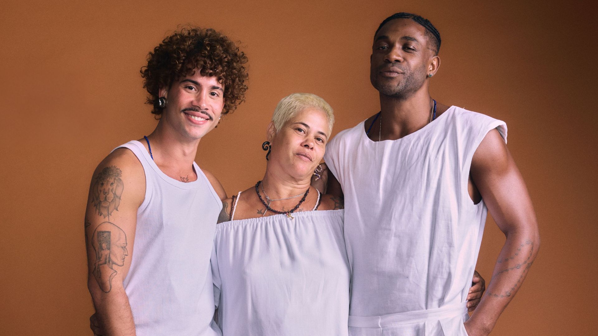 Vinícius Santana, Luciene Brito e Patrick Fortuna, criadores do Ateliê Mão de Mãe | Foto: Divulgação/Ateliê Mão de Mãe