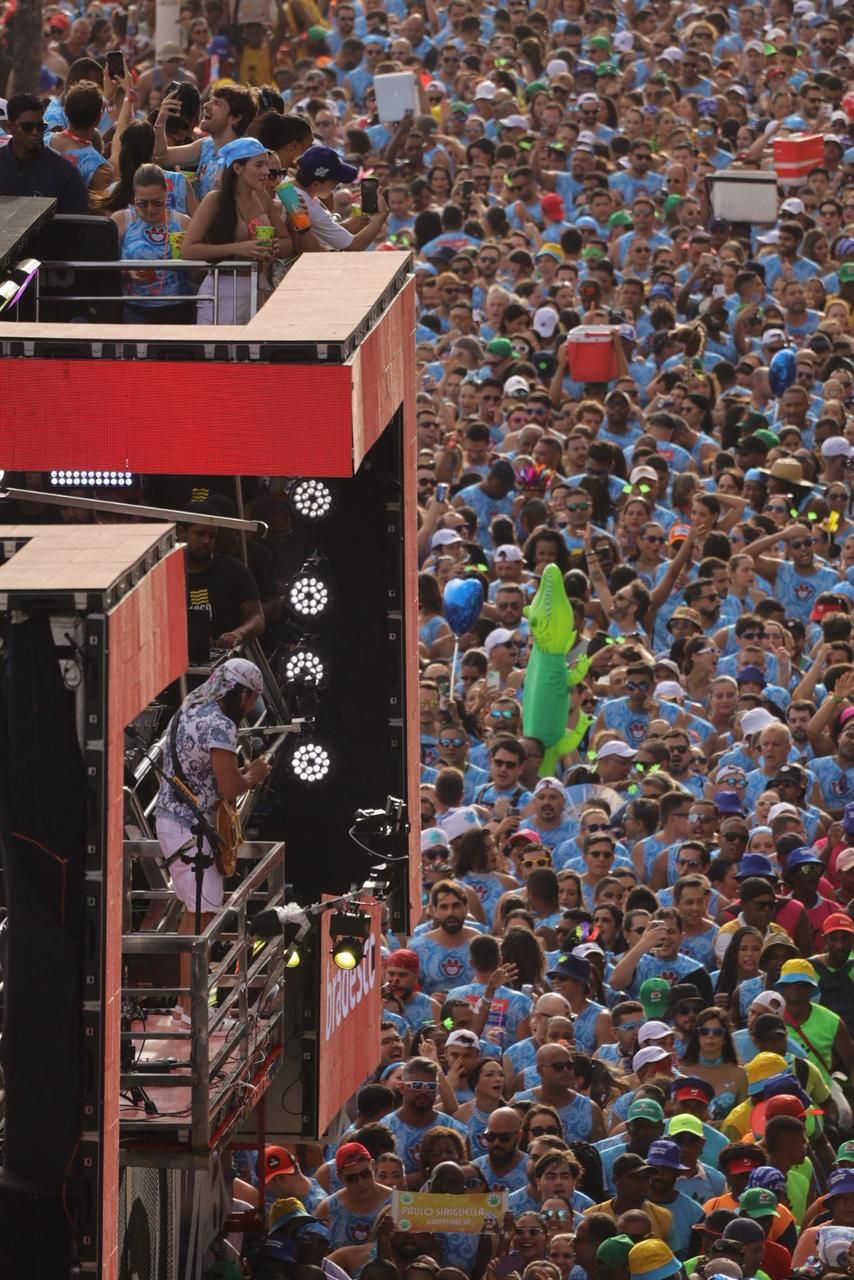 Essa n&atilde;o foi a primeira vez que Bell e o afox&eacute; se desentenderam durante o Carnaval. | Foto: Luan Leite/Ag. F Pontes