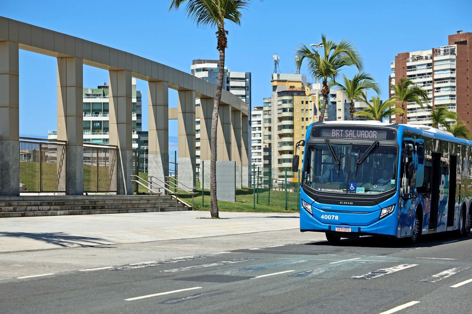 A linha B6 do BRT Salvador, que liga a Esta&ccedil;&atilde;o da Lapa &agrave; orla de Patamares, passar&aacute; a operar em hor&aacute;rio integral, das 5h &agrave;s 23h. | Foto: Bruno Concha/Secom PMS