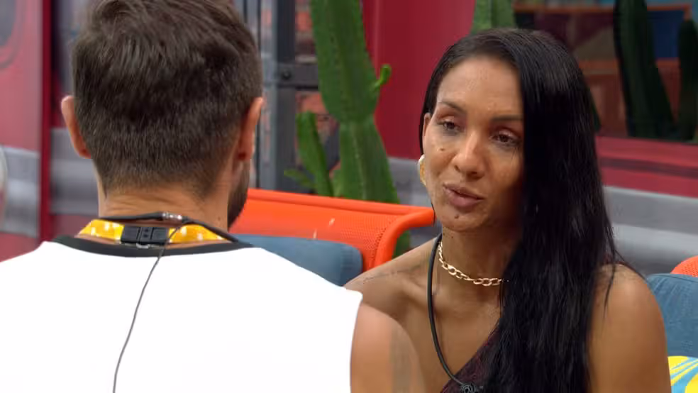 Maxiane procurou Jonas Sulzbach para se desculpar ap&oacute;s cham&aacute;-lo de ego&iacute;sta no BBB 26. | Foto: Gshow