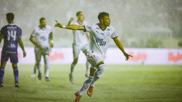 Lucho Rodrigues fez boa partida e um dos gols na partida de ida contra o Confiança. Foto: Letícia Martins | ECB
