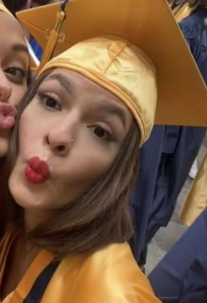 J&uacute;lia havia sa&iacute;do para uma festa em outra cidade da Fl&oacute;rida, acompanhada de amigos, no dia 24. | Foto: Redes Sociais