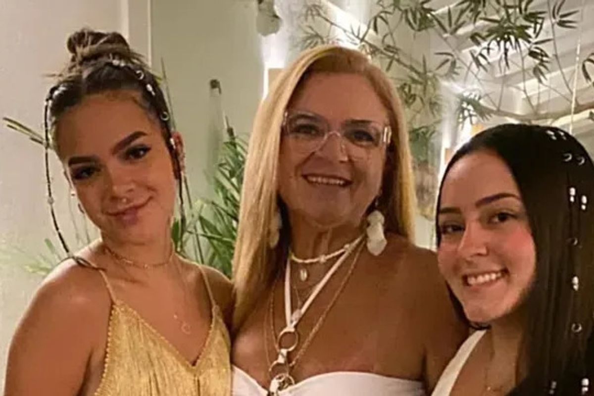 Débora Maia ao lado das filhas Mel Maia e Yasmin Maia. Foto: Redes sociais | @debora.maiasousa