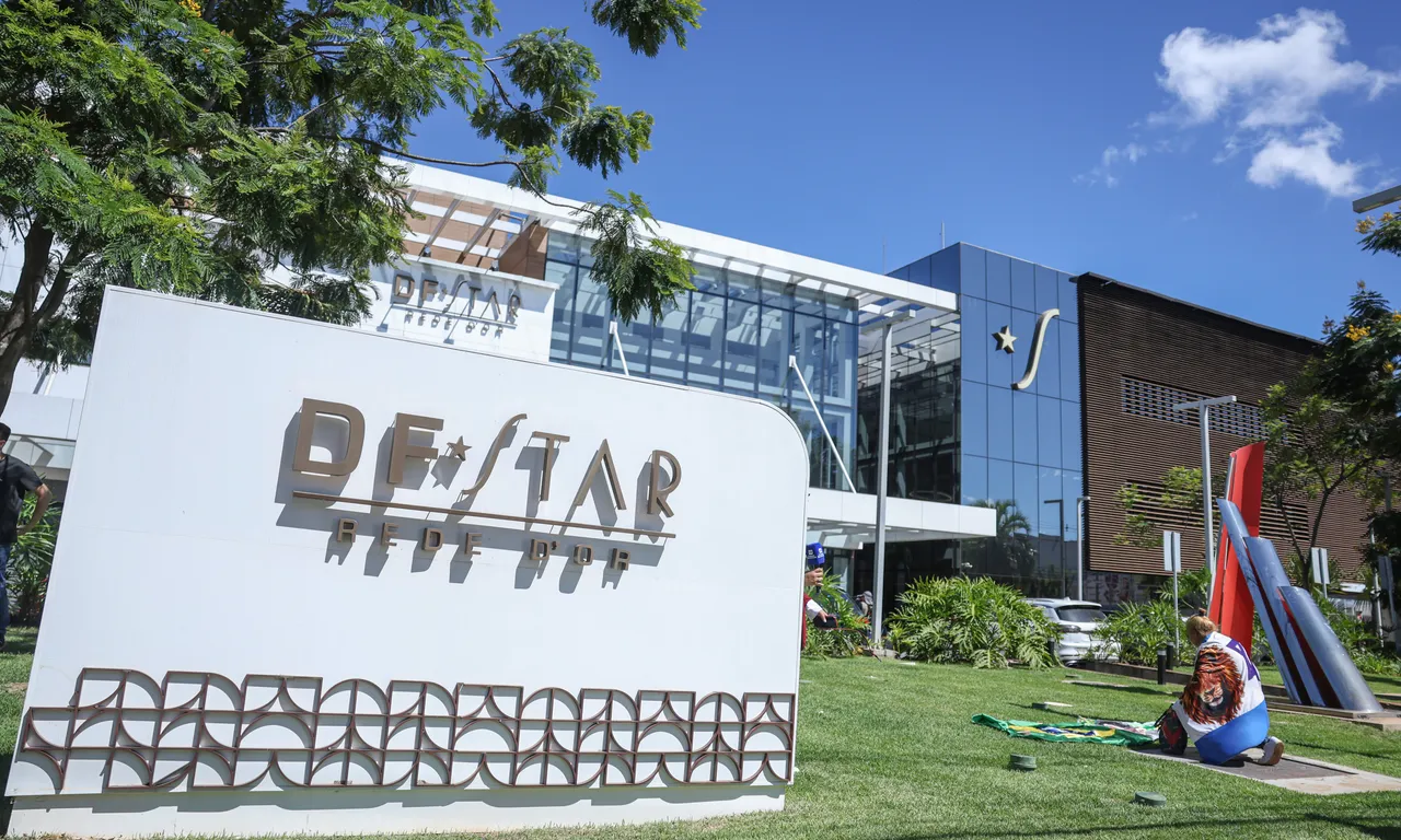 Jair Bolsonaro (PL) deixou, na manhã da última quarta-feira (24), a carceragem da Polícia Federal, em Brasília, para ser encaminhado ao Hospital DF Star. | Foto: Marcelo Camargo/Agência Brasil