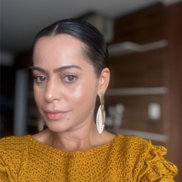 A gerente comercial do Grupo Aratu, Andreia Souza, foi destaque na &uacute;ltima edi&ccedil;&atilde;o da revista Nosso Meio. | Foto: Redes Sociais