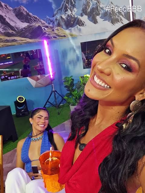 Maxiane usou a sombra roxa durante uma festa na casa do BBB 26. | Foto: Globoplay/Reprodução