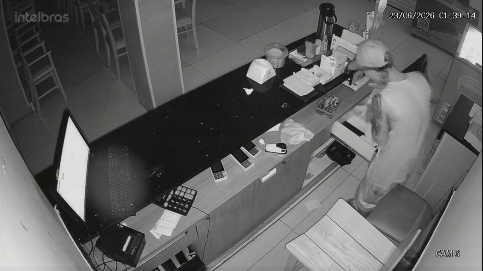 Uma churrascaria localizada na Avenida Barros Reis, em Salvador, foi arrombada na madrugada desta ter&ccedil;a-feira (23). | Foto: Arquivo Pessoal