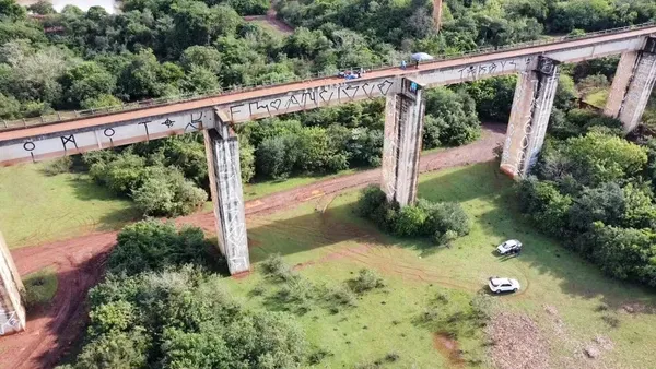 Os respons&aacute;veis pela opera&ccedil;&atilde;o disseram n&atilde;o se lembrar de quem tinha a atribui&ccedil;&atilde;o de instalar a corda de seguran&ccedil;a. | Foto: Redes Sociais