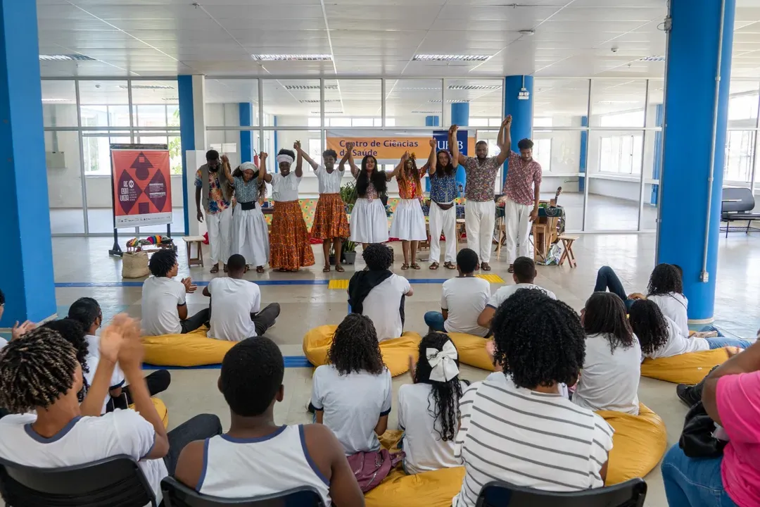 A Caravana Literária de Amargosa participou da abertura do Fórum sobre Violência e Saúde do Recôncavo da Bahia. | Foto: Divulgação/Secretaria Municipal de Educação