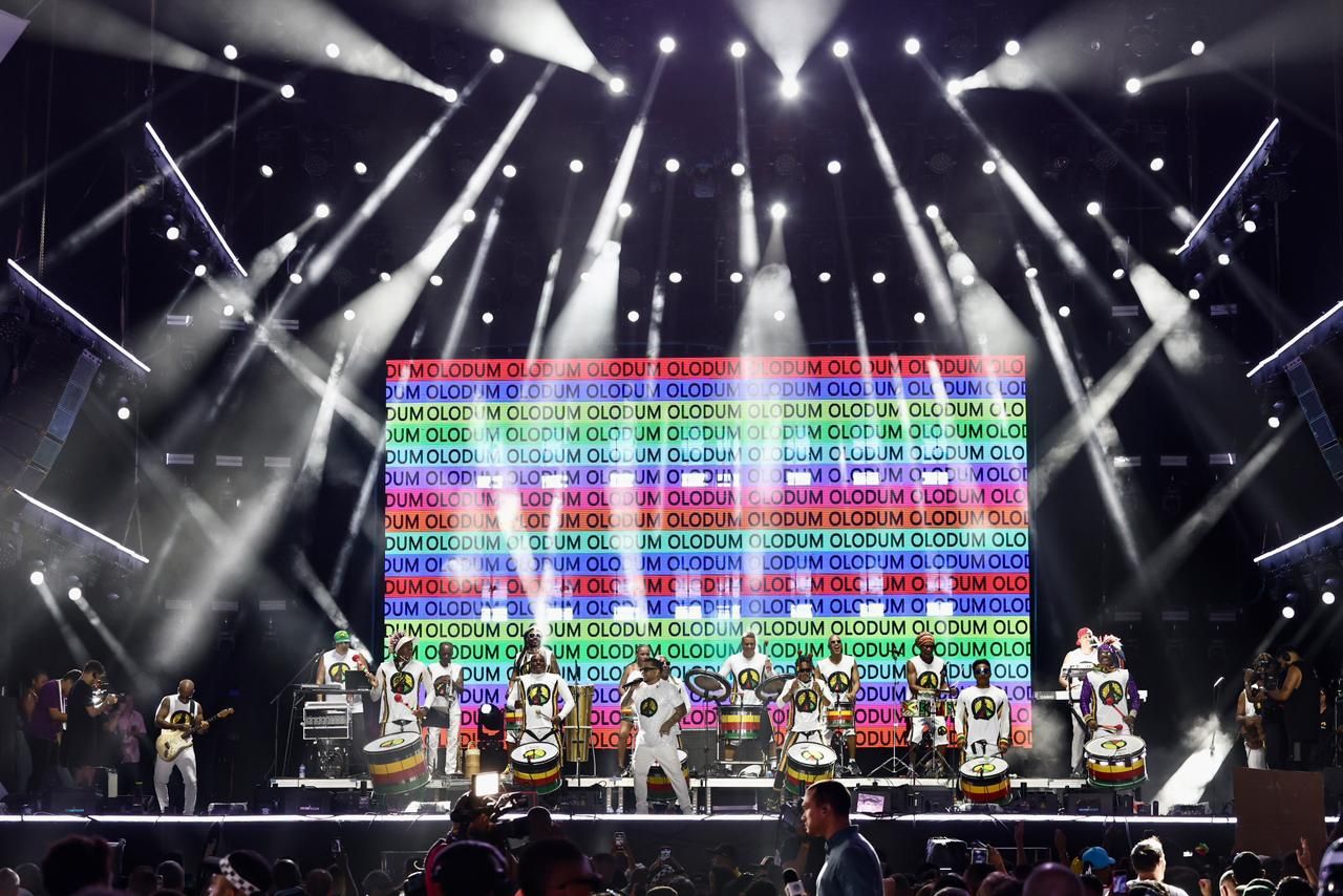 Sem Lazinho, o Olodum se apresentou no Festival Virada Salvador 2026. | Foto: Bruno Concha/Secom PMS