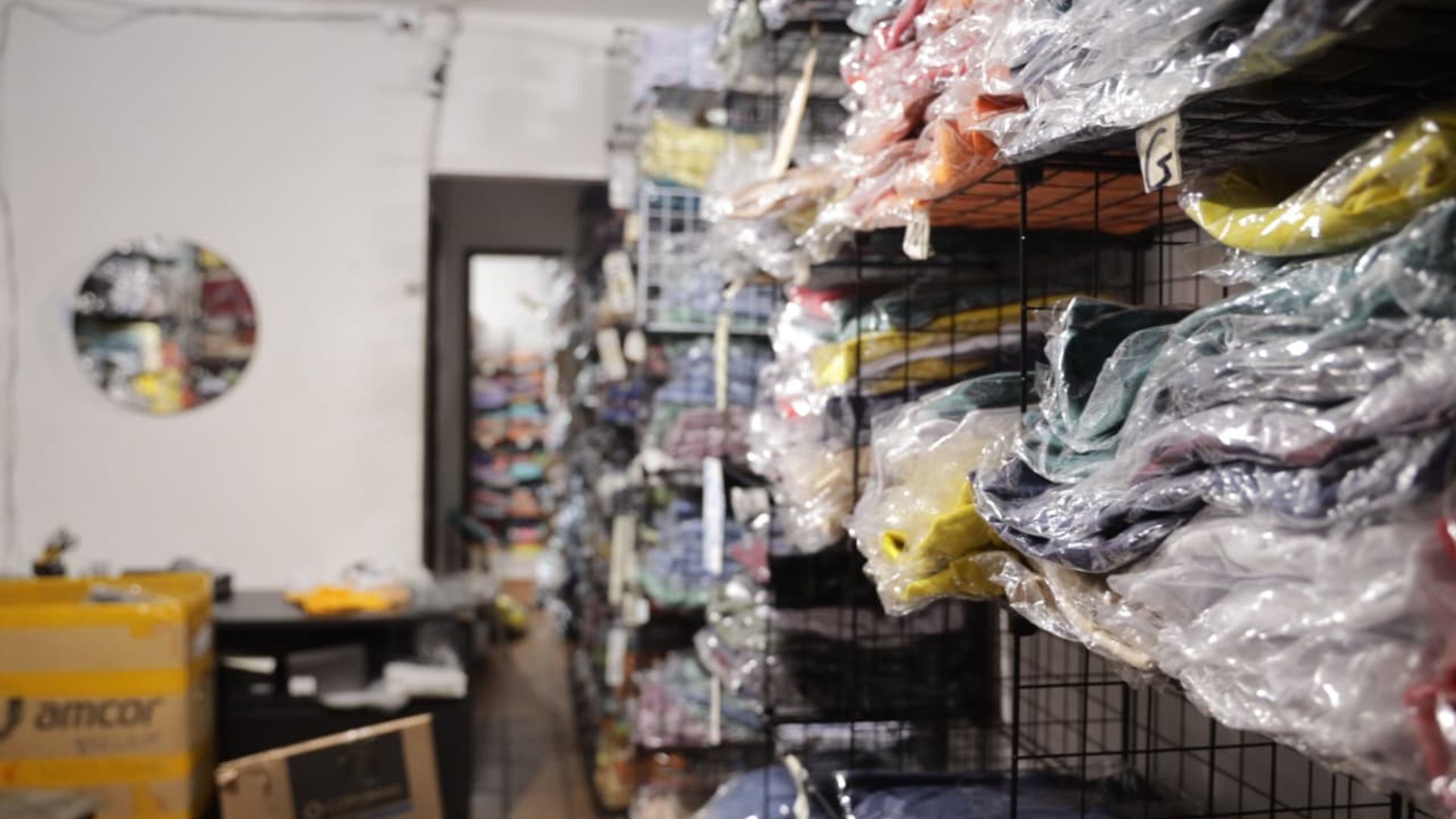 Roupas falsificadas foram apreendidas em Salvador e Lauro de Freitas | Foto: PCBA
