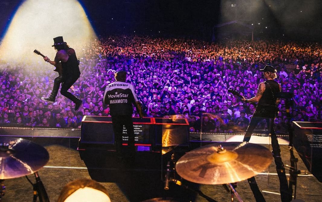 O Guns N’ Roses tocou no Brasil pela primeira vez em 1991, quando integrou o line-up do Rock in Rio II, no Maracanã. | Foto: Redes Sociais