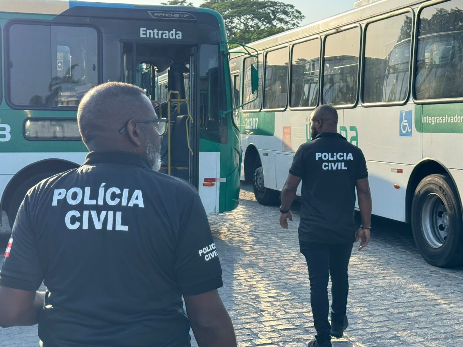 A Pol&iacute;cia Civil da Bahia realizou, neste domingo (25), fiscaliza&ccedil;&otilde;es em garagens de transporte coletivo de Salvador. | Foto: SSP-BA
