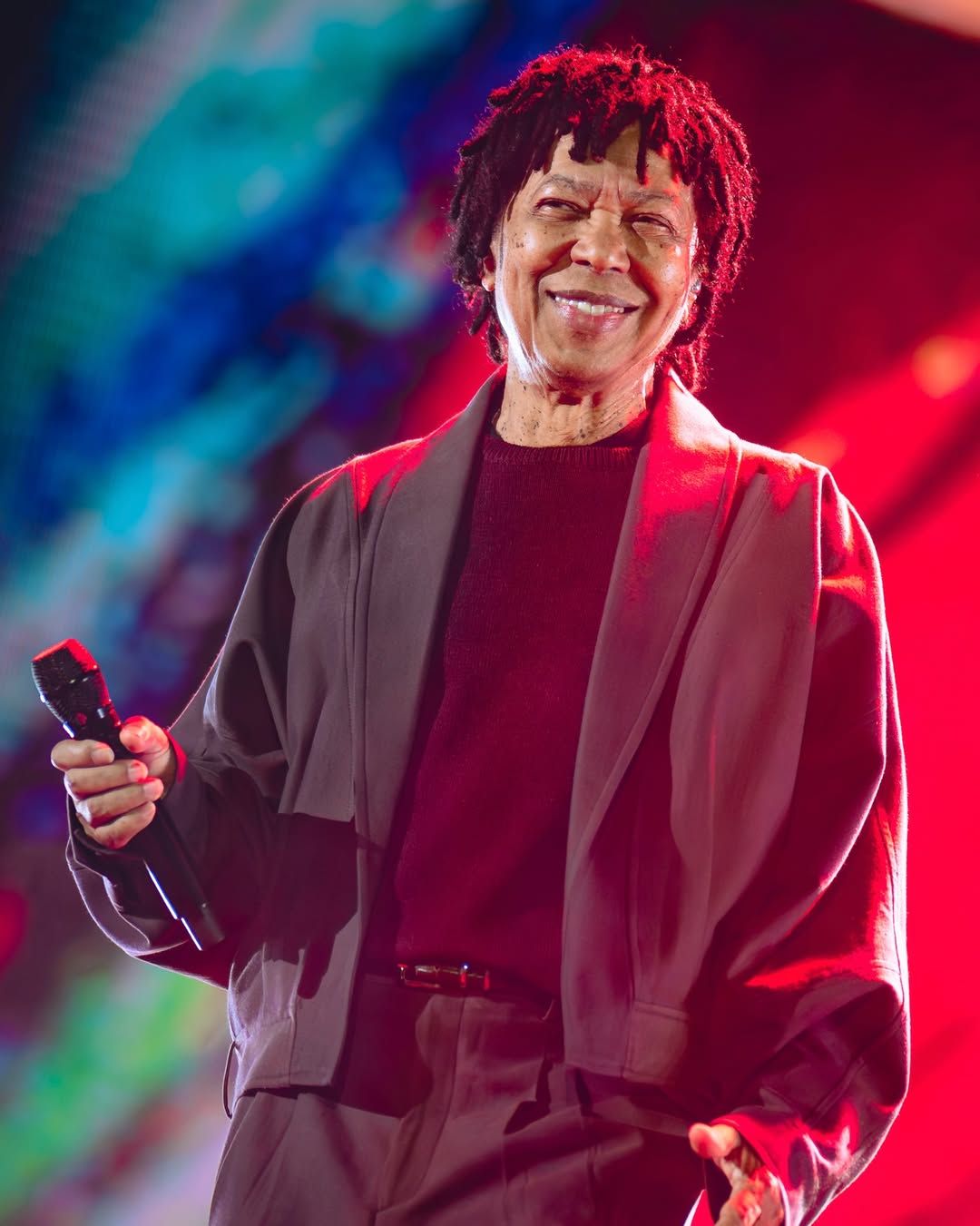 O cantor e compositor Djavan inicia, em 2026, a turnê comemorativa Djavanear – 50 anos. Só Sucessos. | Foto: Divulgação