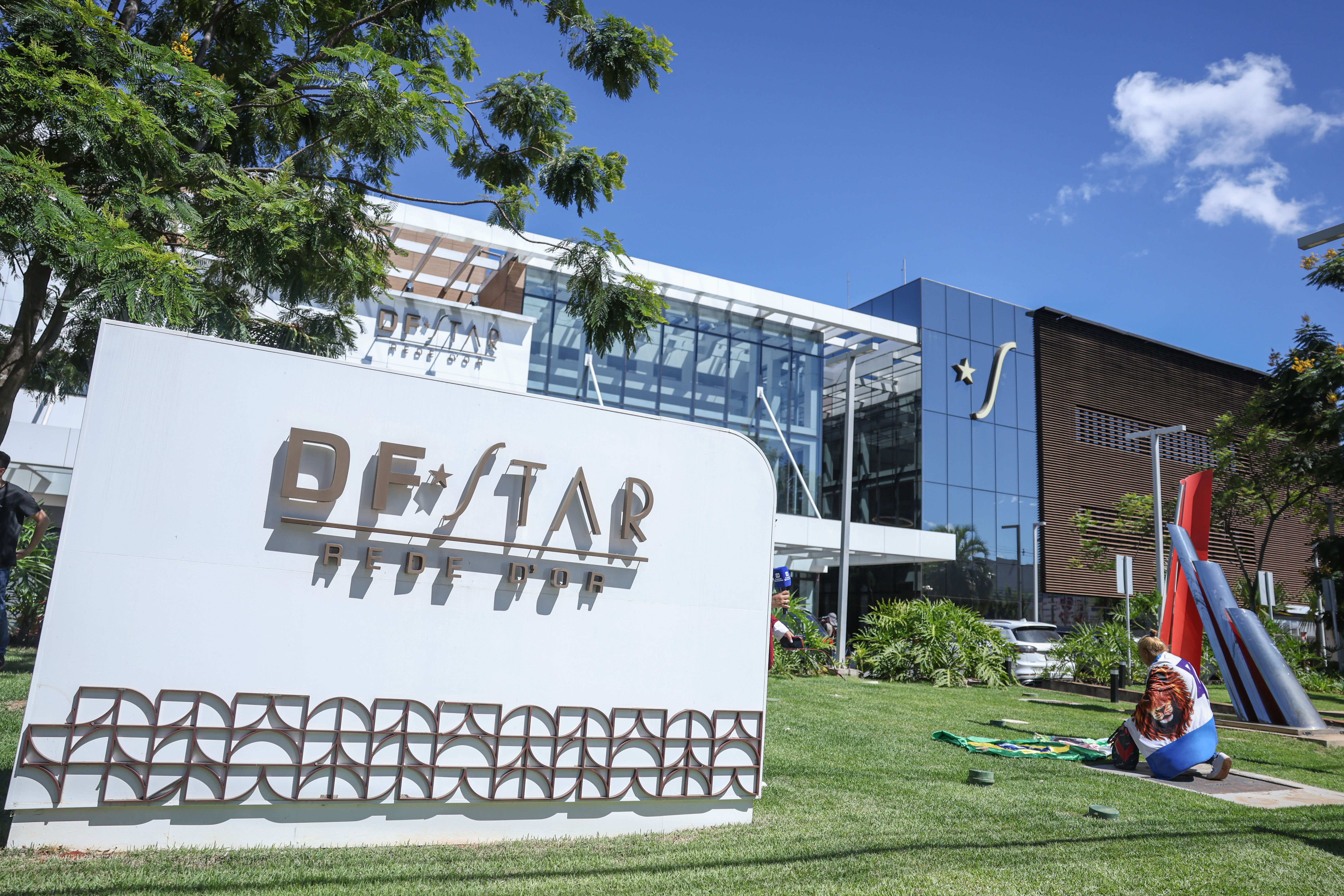 Segundo os profissionais do hospital, o ex-presidente permanece sob cuidados intensivos e recebe suporte cl&iacute;nico e fisioterapia. | Foto: Marcelo Camargo/Ag&ecirc;ncia Brasil