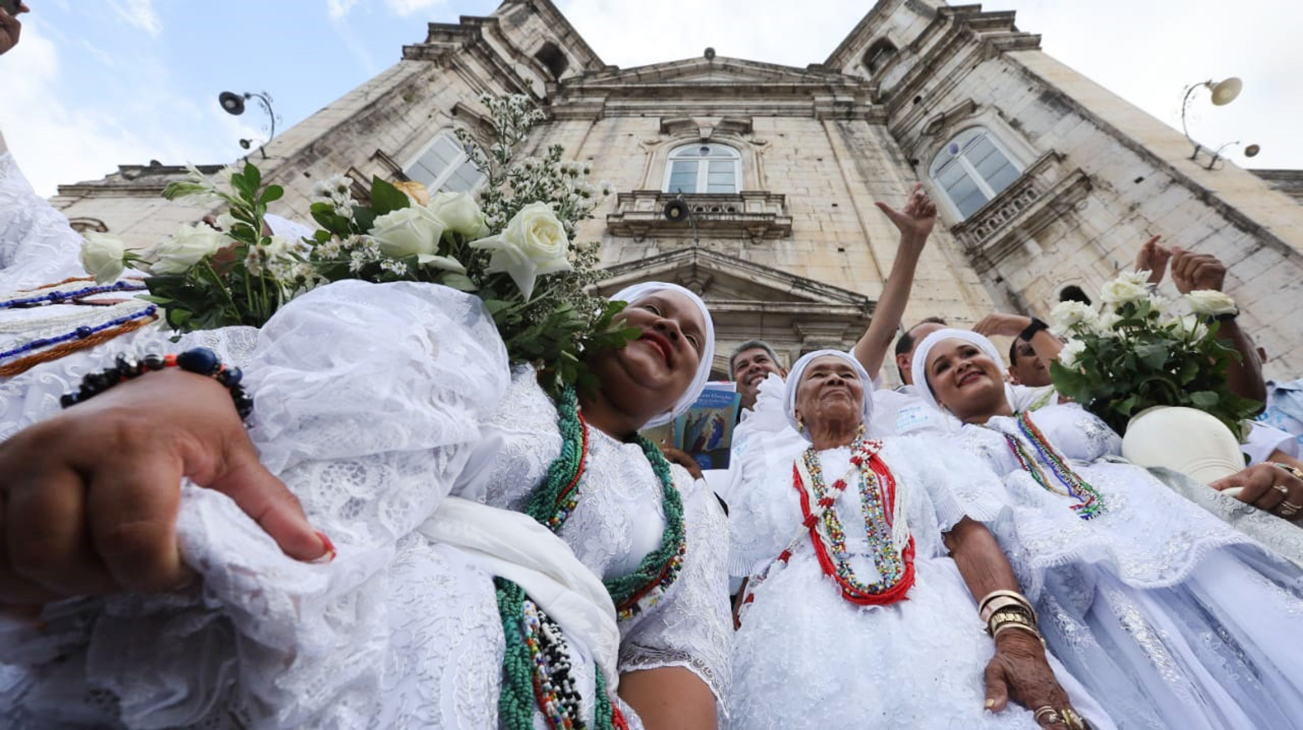 Este ano, a Lavagem do Bonfim reuniu cerca de dois milhões de pessoas, segundo o padre Edson Nunes, reitor da Basílica Senhor do Bonfim. | Foto: Rafael Martins/GOVBA