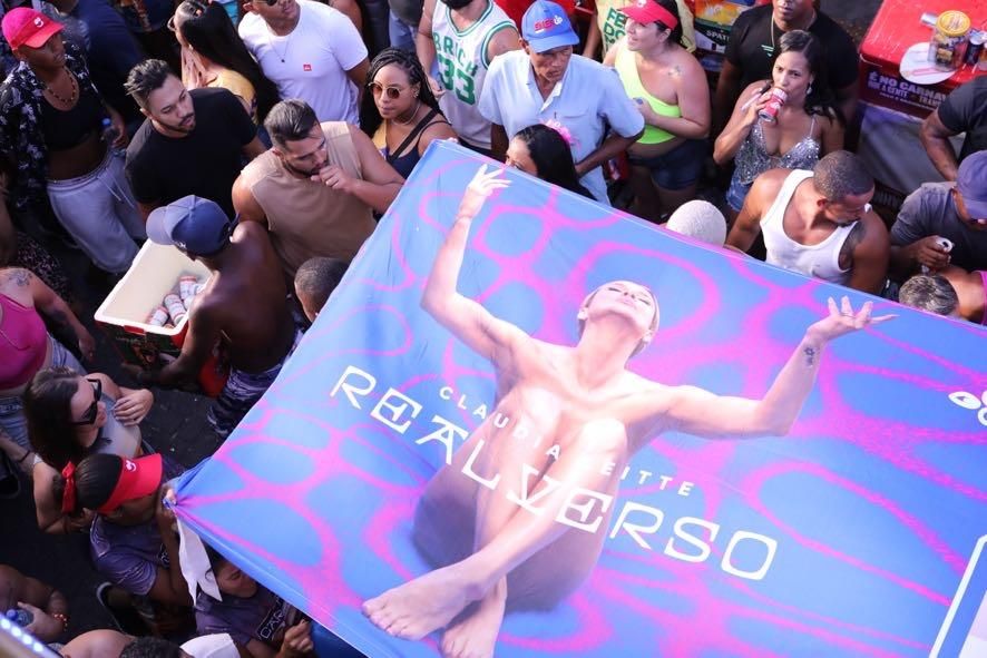 A participa&ccedil;&atilde;o de Claudia Leitte no Carnaval de Salvador reflete a continuidade de uma tradi&ccedil;&atilde;o do ax&eacute; music. | Foto: Lucas Moura/Secom PMS