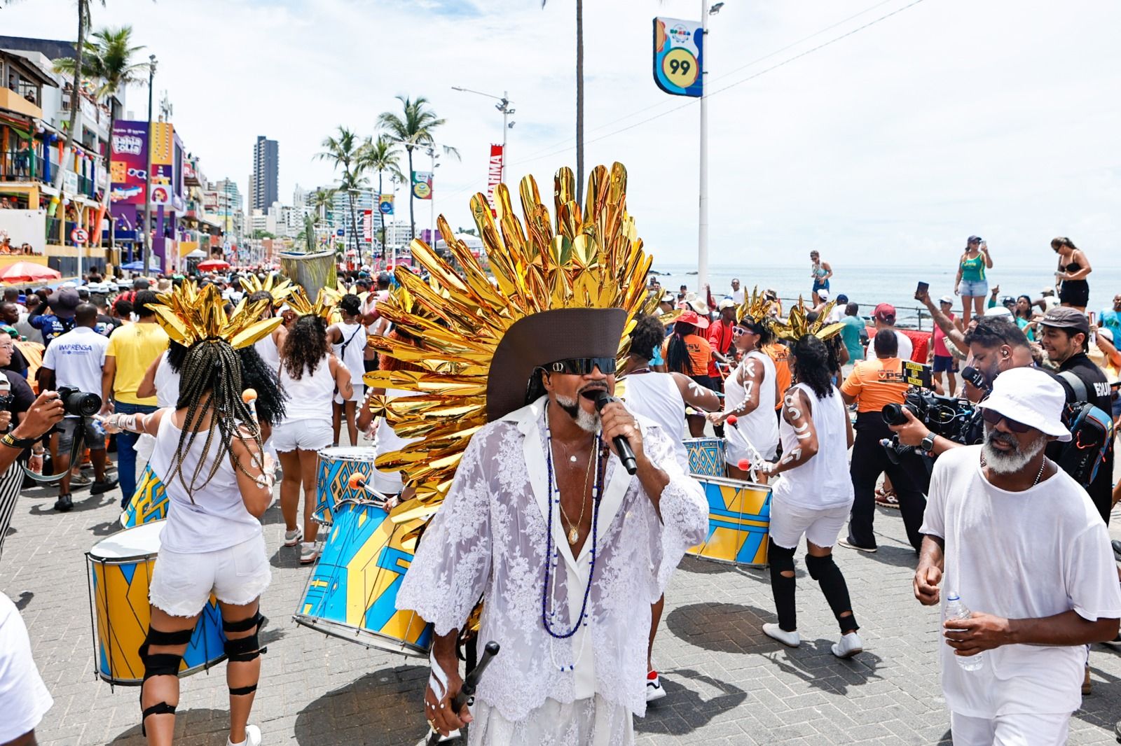 Com o encerramento oficial do Carnaval de Salvador na noite de terça-feira (17), a capital baiana recebe, nesta Quarta-Feira de Cinzas (18), o famoso Arrastão. | Fotos: Joka Gueiros/Secom PMS