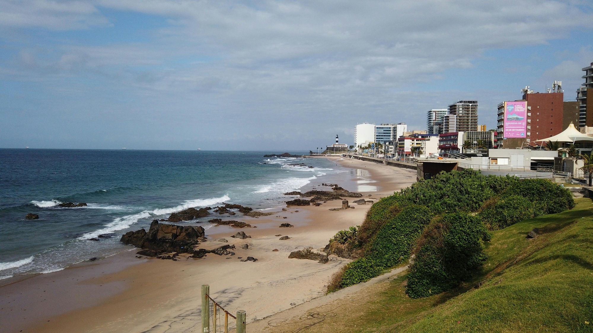 A balneabilidade indica se a &aacute;gua &eacute; adequada para atividades com contato direto, como o banho de mar. | Foto: Fabio Souto/Pexels