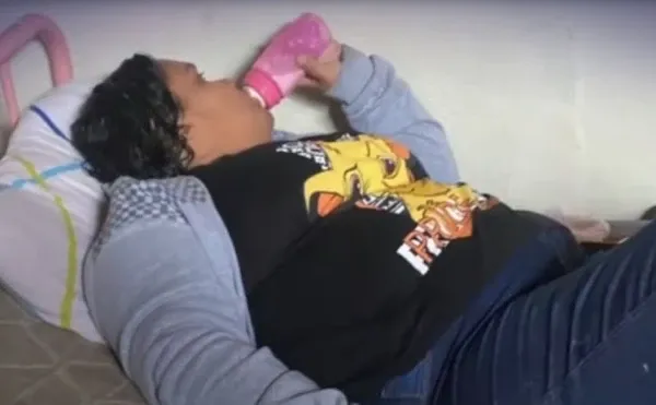A suspeita, identificada como Amanda Maria Souza de Oliveira, de 37 anos, se apresentava como Gabriele, de 12. | Foto: Redes Sociais