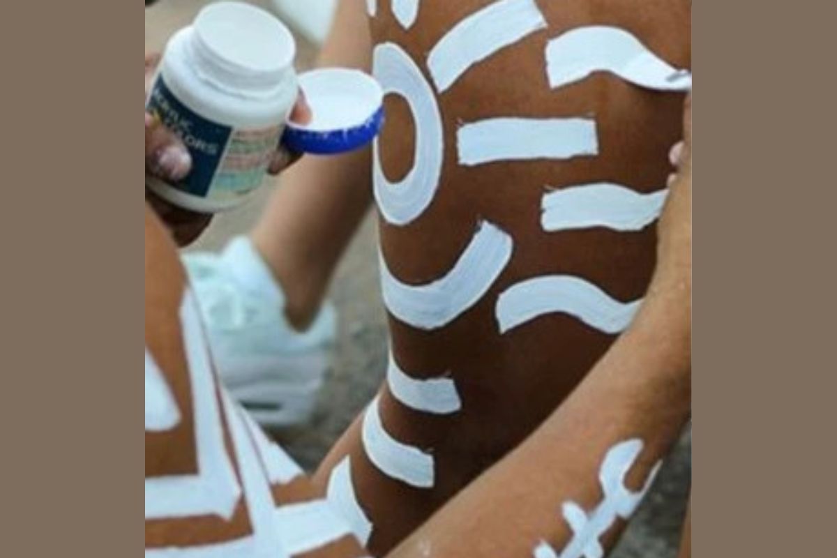 Utilizar pinturas corporais &eacute; uma pr&aacute;tica comum entre turistas em Salvador. Foto ilustrativa: Reprodu&ccedil;&atilde;o 