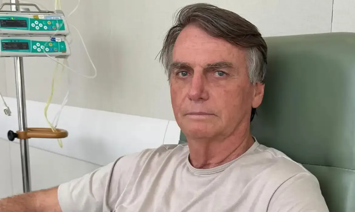 Exames cl&iacute;nicos indicaram neste domingo (15) melhora na fun&ccedil;&atilde;o renal do ex-presidente Jair Bolsonaro. | Foto: Redes Sociais