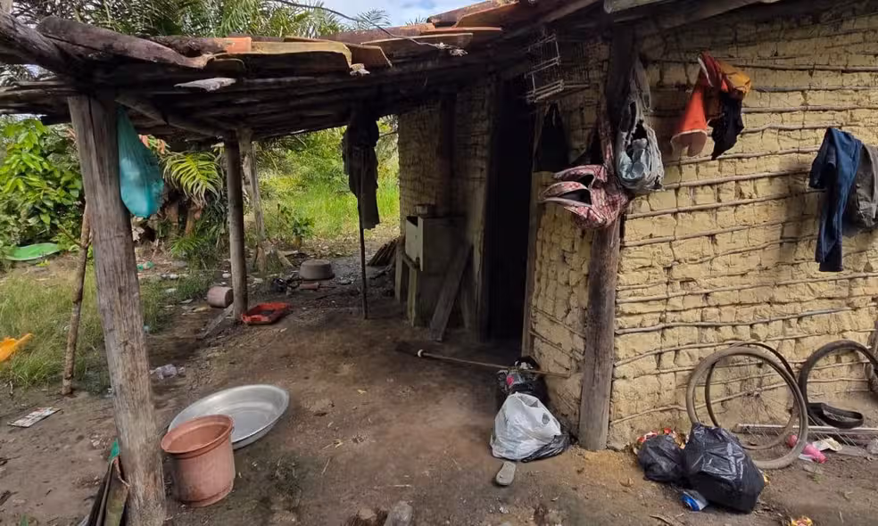 Onze trabalhadores foram resgatados de condi&ccedil;&otilde;es an&aacute;logas &agrave; escravid&atilde;o em uma fazenda de pia&ccedil;ava em Nazar&eacute;, na Bahia. | Foto: Auditoria-Fiscal do Trabalho (SIT/MTE)