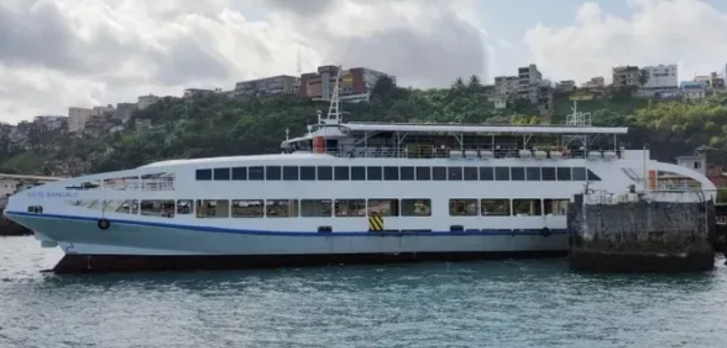 De acordo com a &uacute;ltima atualiza&ccedil;&atilde;o divulgada &agrave;s 15h pela concession&aacute;ria, as filas apresentavam tempo estimado entre 60 e 90 minutos nos dois sentidos da travessia.| Divulga&ccedil;&atilde;o
