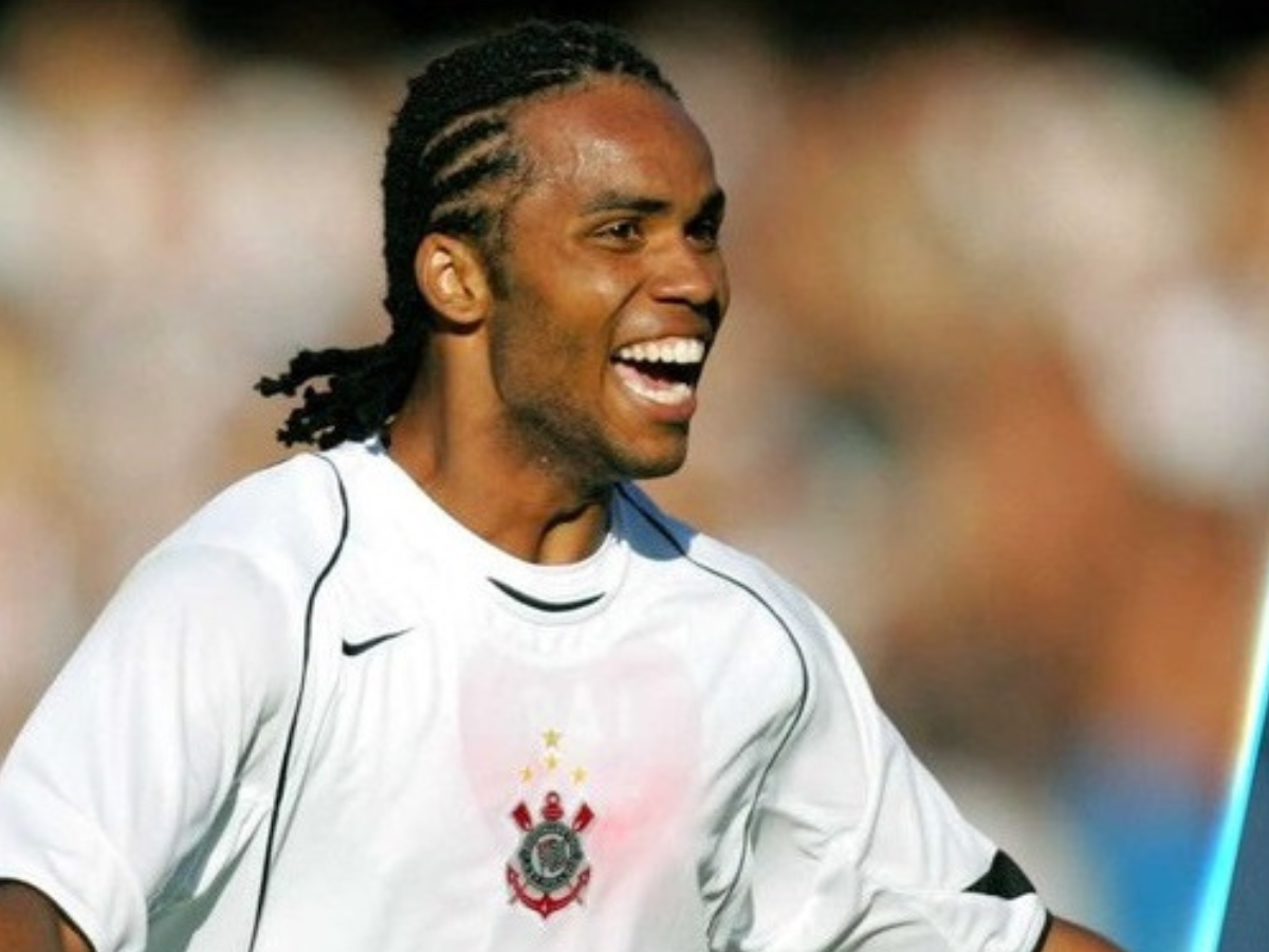 O ex-jogador Carlos Alberto foi expulso do condom&iacute;nio Alphaland Residence Club, onde morava na cidade do Rio de Janeiro. | Foto: Redes Sociais