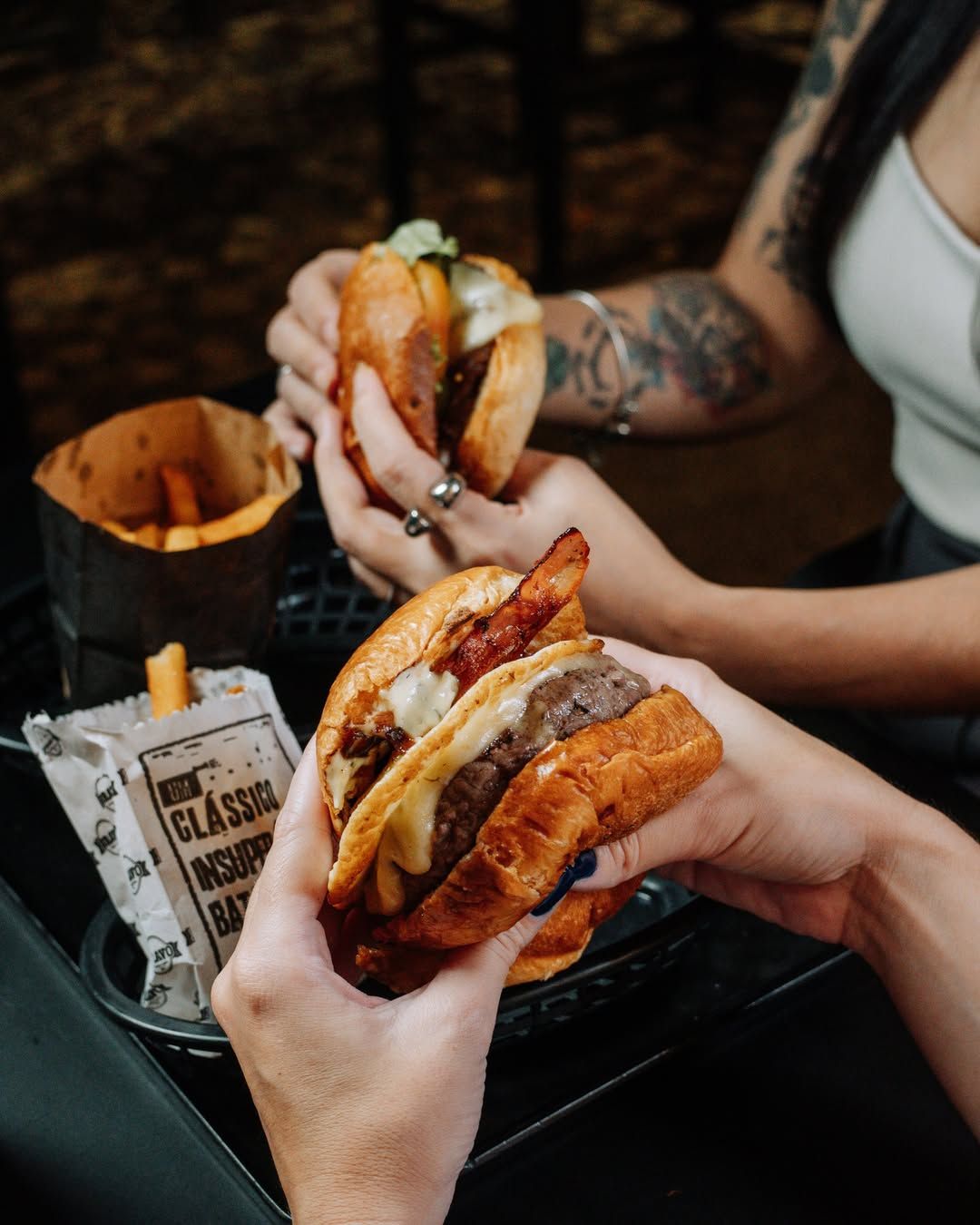 Com uma pegada artesanal e identidade baiana, a Bravo Burger & Beer se consolidou como uma das hamburguerias mais bem-faladas do país. | Foto: Redes Sociais