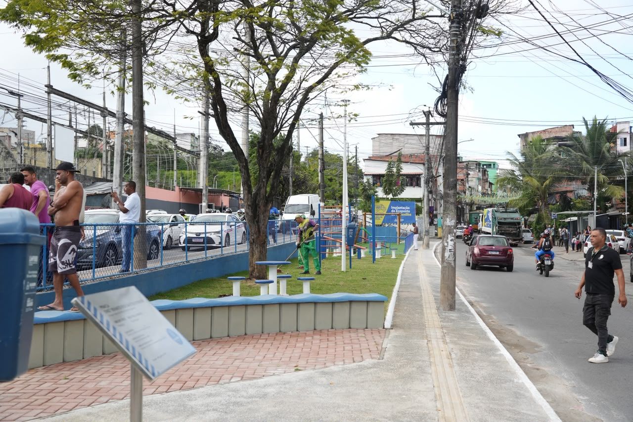 O pacote de interven&ccedil;&otilde;es no bairro tamb&eacute;m contemplou a implanta&ccedil;&atilde;o de uma pra&ccedil;a e de um ecoponto para descarte regular de res&iacute;duos. | Foto: Betto Jr./Secom PMS