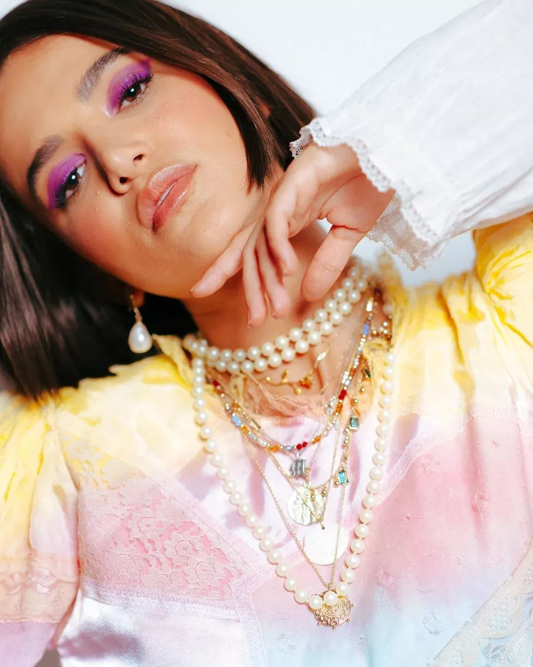 Manu Gavassi, que participou do BBB 20, costumava usar maquiagem colorida. | Foto: Redes Sociais