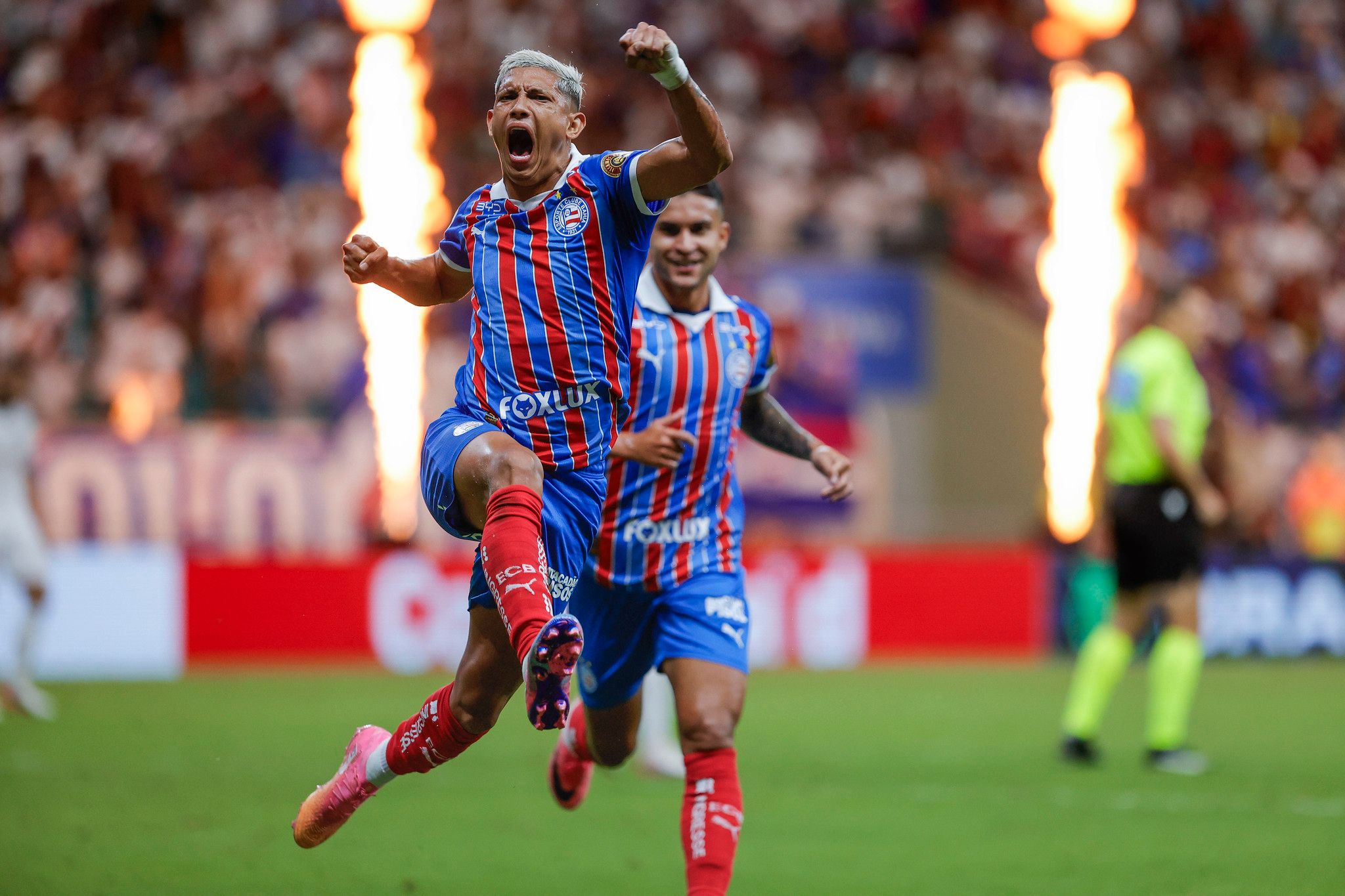 O Bahia venceu o Internacional por 3 a 2, de virada, na noite deste domingo (30). | Foto: Rafael Rodrigues/EC Bahia