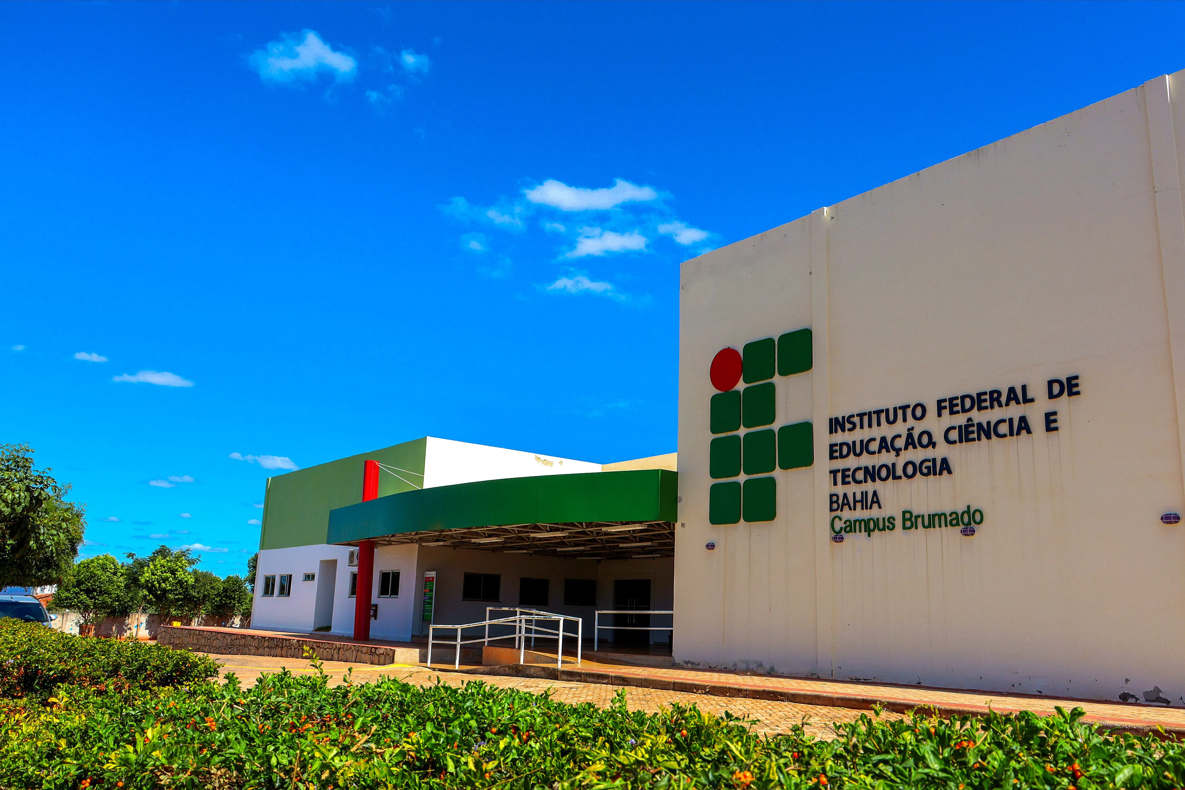 Os sal&aacute;rios no IF Baiano variam entre R$ 4.326,60, para candidatos com gradua&ccedil;&atilde;o, e R$ 8.340,33, para doutores. | Foto: Divulga&ccedil;&atilde;o/IFBA