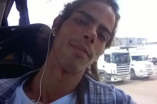 Conhecido pela atua&ccedil;&atilde;o contra a viol&ecirc;ncia policial, Pedro Henrique tinha 31 anos quando foi executado dentro de casa. | Foto: Arquivo Pessoal