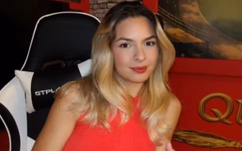 J&uacute;lia Lima, de 21 anos, morta a tiros pelo ex-namorado nos Estados Unidos, tinha uma liga&ccedil;&atilde;o com a Bahia. | Foto: Redes Sociais