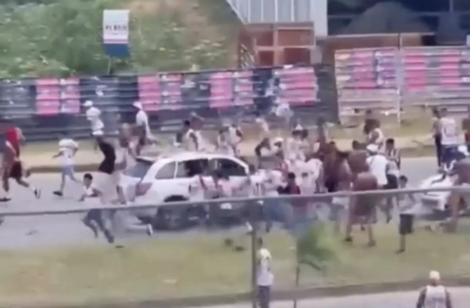 As torcidas organizadas Bamor e Os Imbat&iacute;veis foram suspensas por seis meses pela PMBA ap&oacute;s os epis&oacute;dios de viol&ecirc;ncia e mortes registrados no &uacute;ltimo BAxVI. | Foto: Redes Sociais